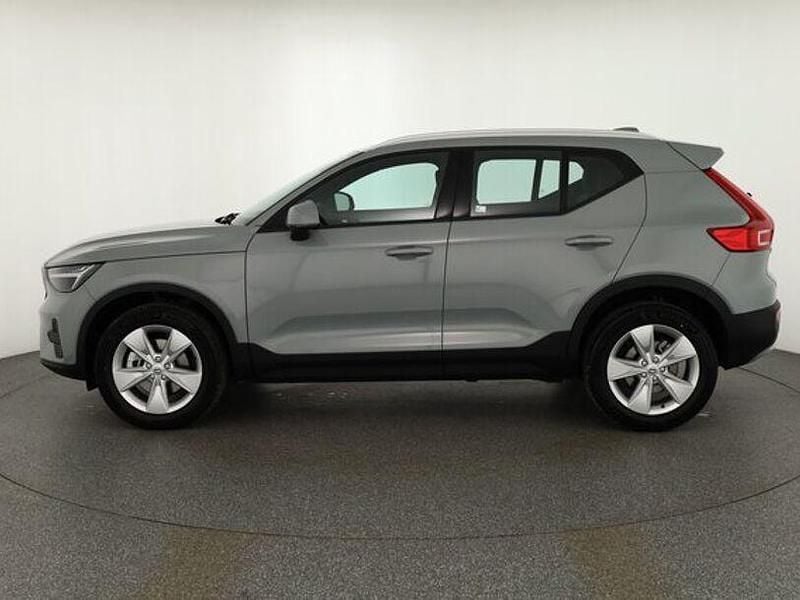 Neu Volvo XC40 163 PS (119 kW) 2025 Grau SUV