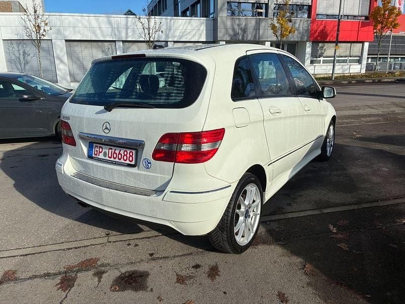 Gebraucht Mercedes B150 Sport 95 PS (69 kW) 2009 Weiß Van / Kleinbus