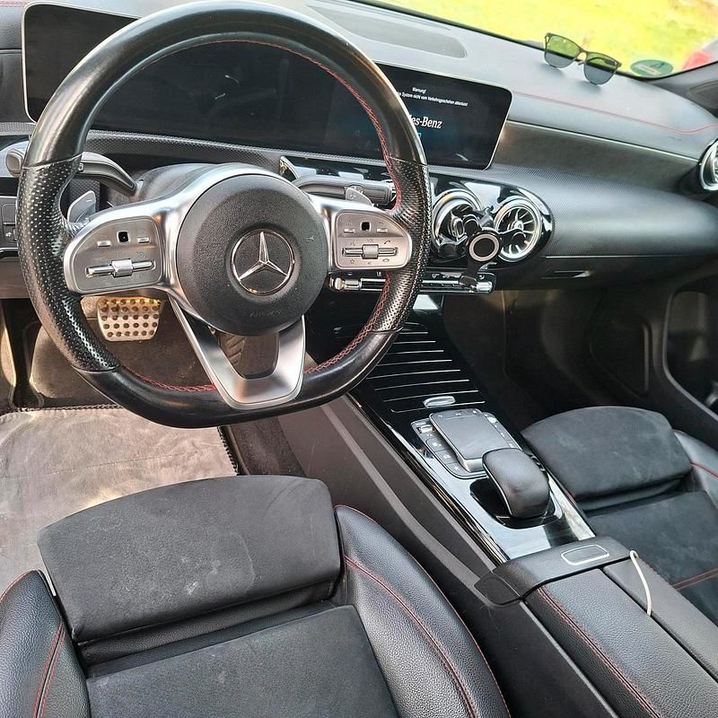 Gebraucht Mercedes CLA250 224 PS (164 kW) 2019 Schwarz Limousine