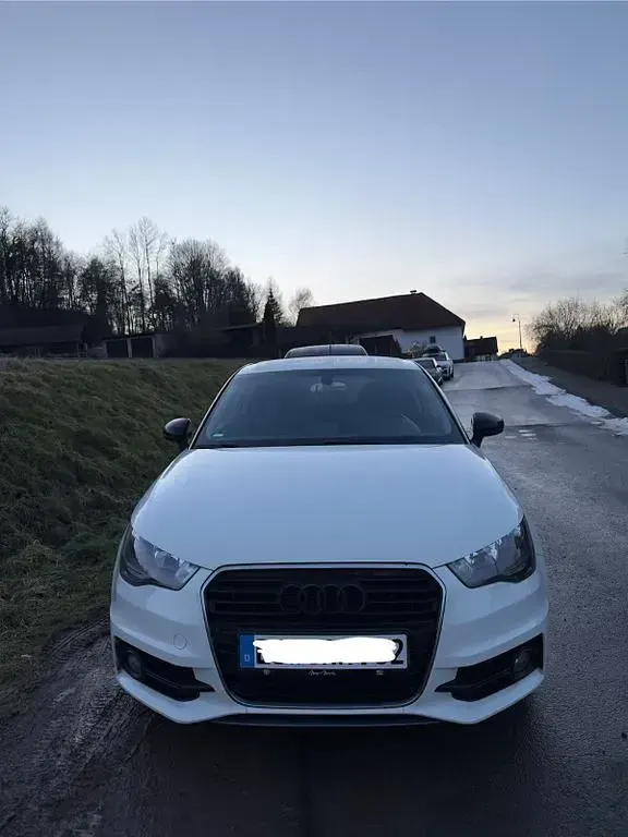 Używany Audi A1 S-Line 122 KM (89 kW) 2011 Biały Hatchback
