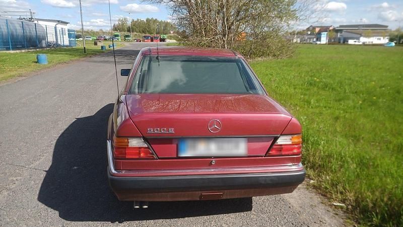 Gebraucht Mercedes E500 326 PS (239 kW) 1992 Rot Limousine