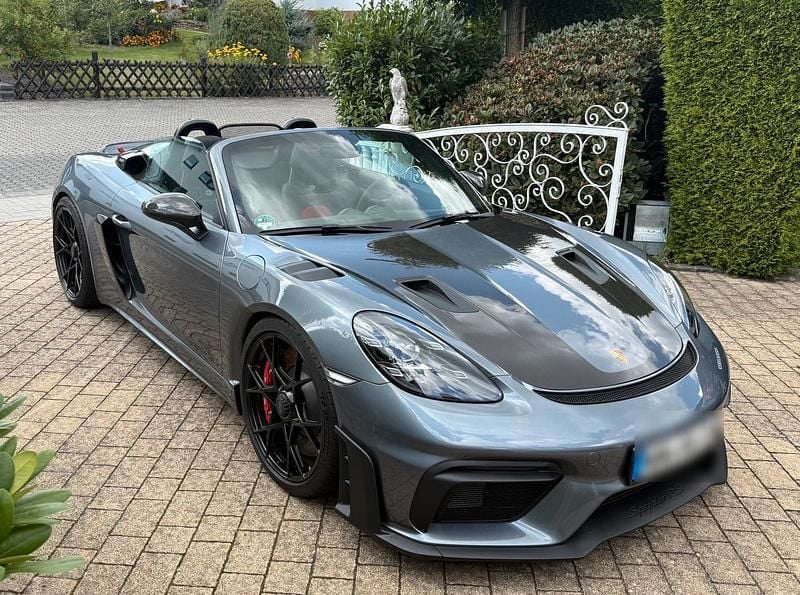 Grau Gebraucht 2024 Porsche 718 Boxster Cabrio | 153.900 € (Etwas zu teuer) - Bild 1/4