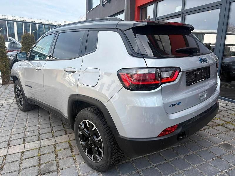 Gebraucht Jeep Compass Trailhawk 179 PS (131 kW) 2022 Silber SUV