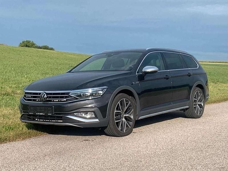 Grau Gebraucht 2021 VW Passat Alltrack Business Kombi | 26.200 € (Superpreis) - Bild 1/4