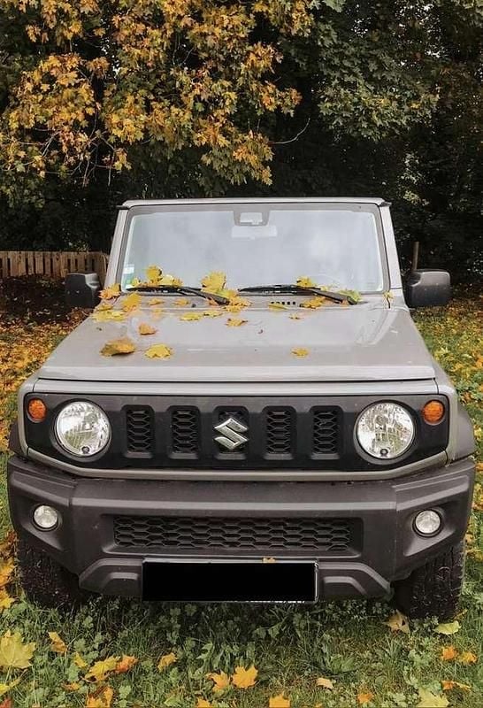 Grau Gebraucht 2021 Suzuki Jimny Comfort SUV | 25.800 € (Fairer Preis) - Bild 1/3