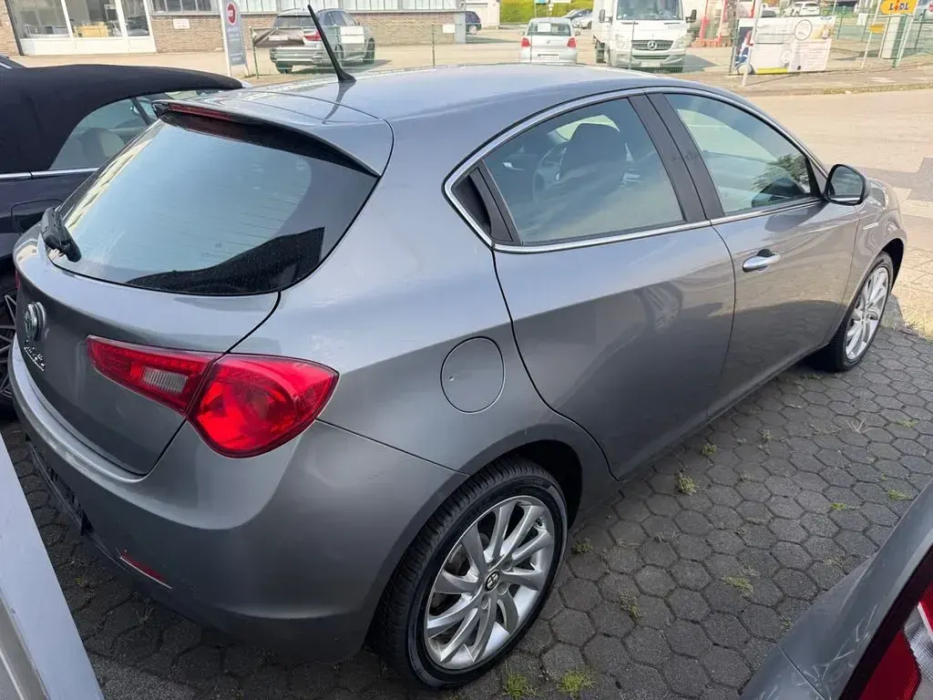 Gebraucht Alfa Romeo Giulietta Turismo 170 PS (125 kW) 2012 Grau Kleinwagen