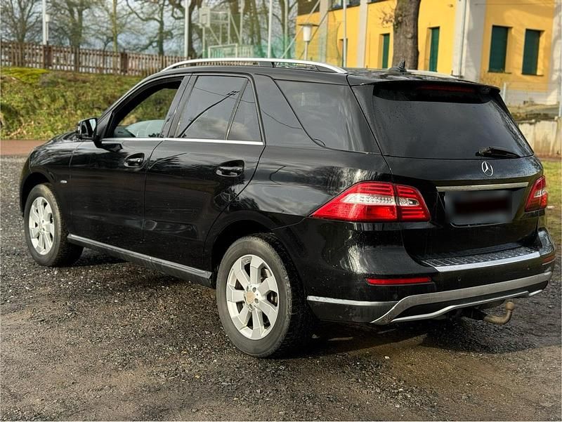 Gebraucht Mercedes ML250 204 PS (150 kW) 2012 Schwarz SUV