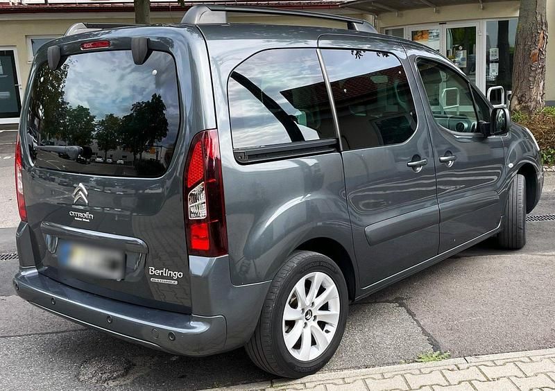 Grau Gebraucht 2017 Citroën Berlingo Shine Van / Kleinbus | 12.500 € (Teuer) - Bild 1/4