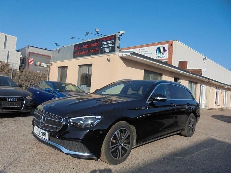 Gebraucht Mercedes E220 200 PS (147 kW) 2022 Schwarz Limousine