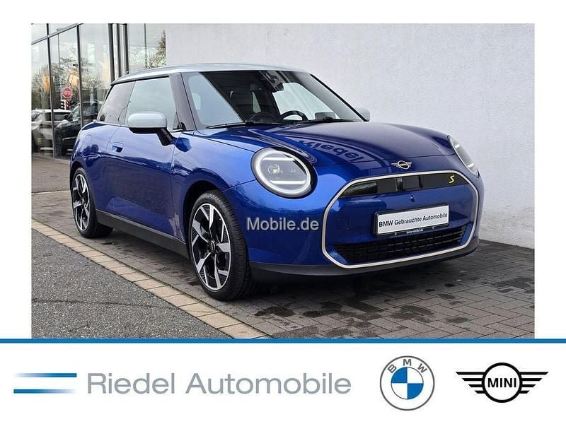 Blau Gebraucht 2024 Mini Cooper SE Favoured Kleinwagen | 30.890 € (Fairer Preis) - Bild 1/3