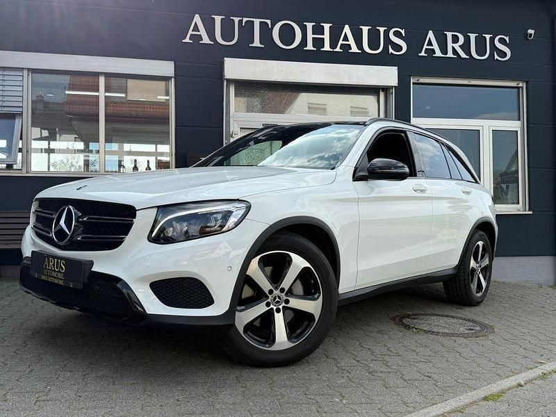 Weiß Gebraucht 2017 Mercedes GLC250 AMG line SUV | 28.849 € (Etwas zu teuer) - Bild 1/4