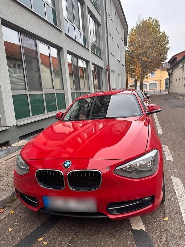 Rot Gebraucht 2011 BMW 118 Sport Line Kleinwagen | 3.000 € (Superpreis) - Bild 1/4
