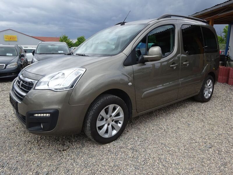 Braun Gebraucht 2015 Peugeot Partner Tepee Allure Van / Kleinbus | 5.500 € (Guter Preis) - Bild 1/4
