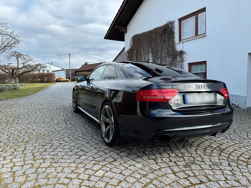Second-hand Audi RS5 450 CP (330 kW) 2010 Negru Coupe