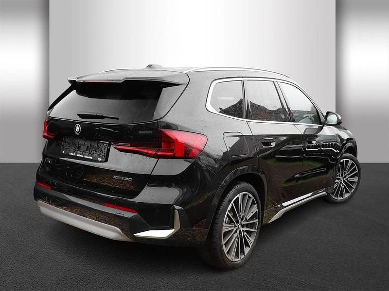 Gebraucht BMW iX1 Luxury Line 230 kW (313 PS) 2023 Schwarz SUV