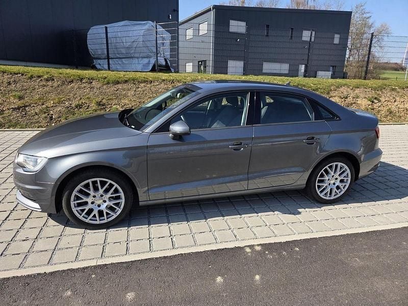 Gebraucht Audi A3 Ambiente 125 PS (91 kW) 2016 Grau Limousine