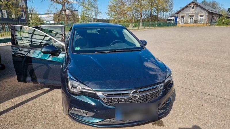 Grün Gebraucht 2015 Opel Astra Innovation Limousine | 6.300 € (Fairer Preis) - Bild 1/4