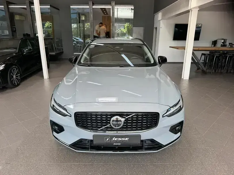 Gebraucht Volvo V60 Plus 360 PS (264 kW) 2025 Vapour grey / metallic (metallic) Kombi