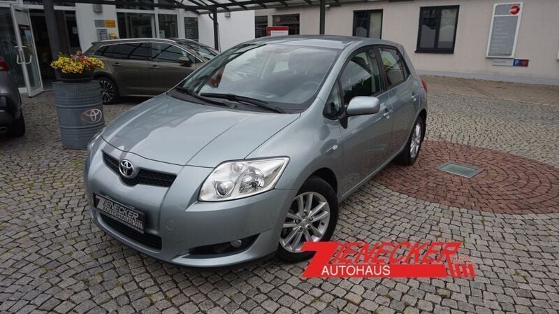 Silber Gebraucht 2010 Toyota Auris Life Limousine | 6.990 € (Fairer Preis) - Bild 1/4