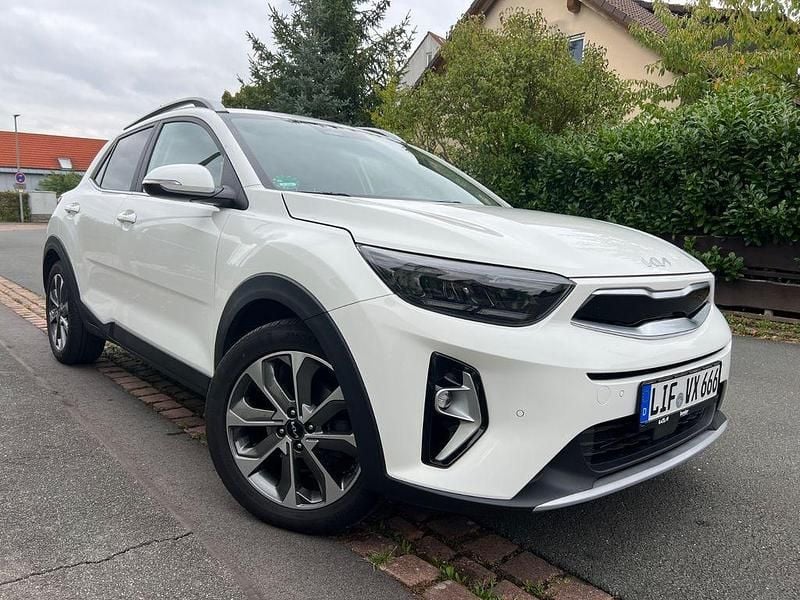 Weiß Gebraucht 2023 Kia Stonic Spirit SUV | 17.800 € (Fairer Preis) - Bild 1/4