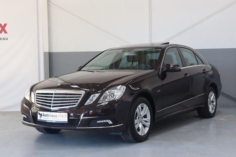 Braun Gebraucht 2009 Mercedes E250 Limousine | 17.990 € - Bild 1/4