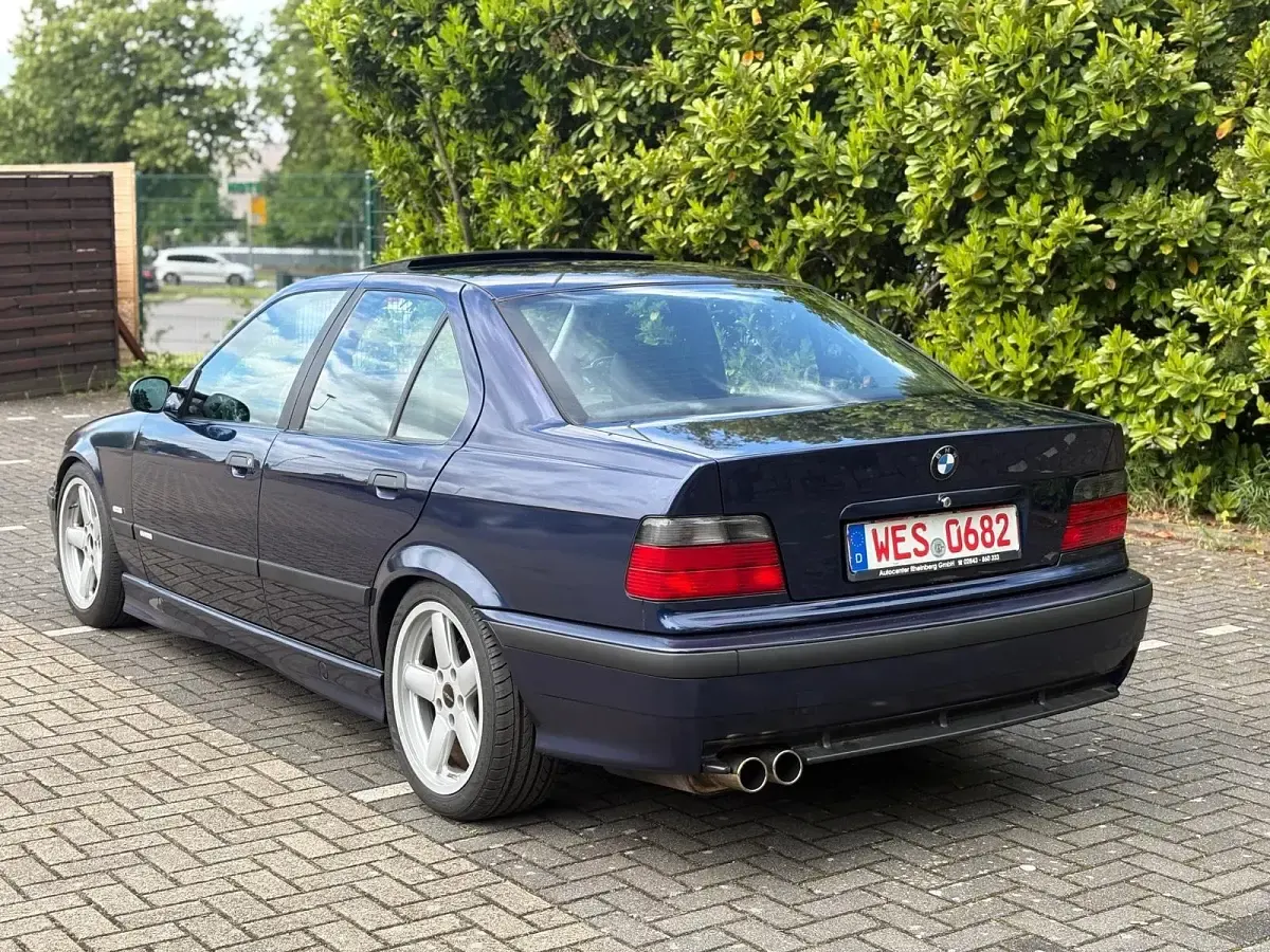 Gebraucht BMW 320 M Sport 150 PS (110 kW) 1993 Blau Limousine