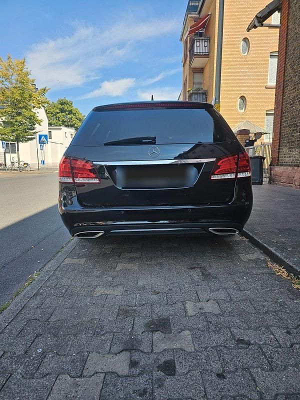Gebraucht Mercedes E350 351 PS (258 kW) 2015 Schwarz Kombi