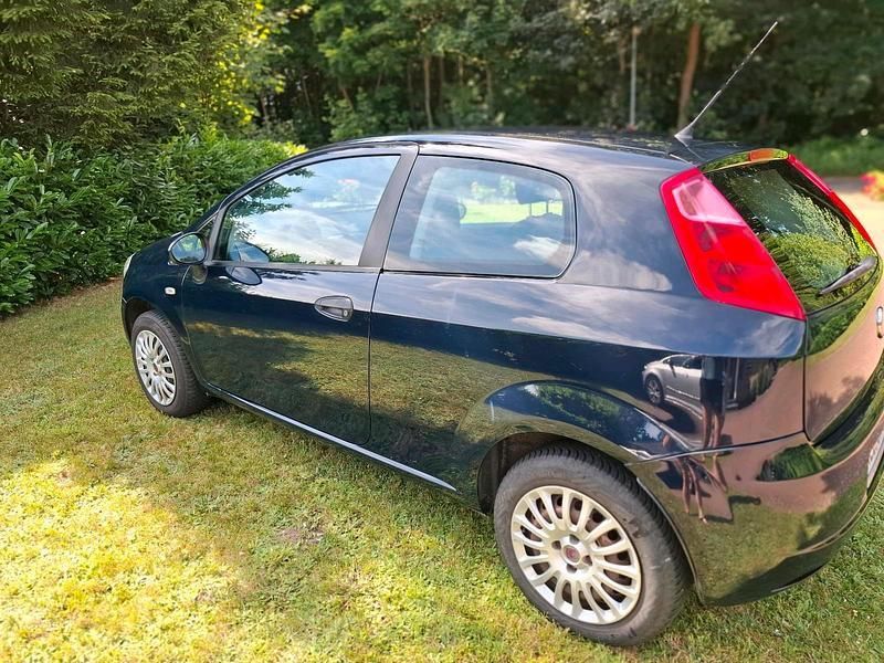 Blau Gebraucht 2009 Fiat Grande Punto Kleinwagen | 2.800 € - Bild 1/4