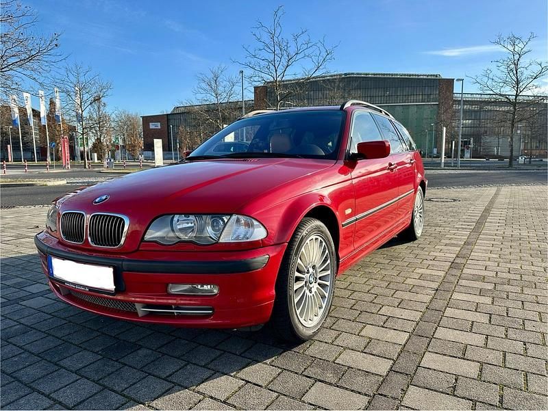 Rot Gebraucht 2001 BMW 330 Performance Kombi | 9.400 € (Fairer Preis) - Bild 1/4