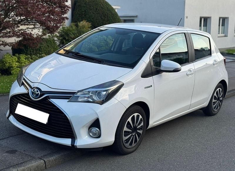 Weiß Gebraucht 2016 Toyota Yaris Kleinwagen | 10.990 € (Fairer Preis) - Bild 1/4