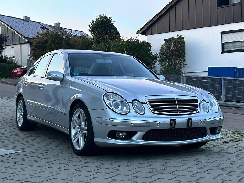 Silber Gebraucht 2003 Mercedes E320 AMG Limousine | 6.300 € - Bild 1/4