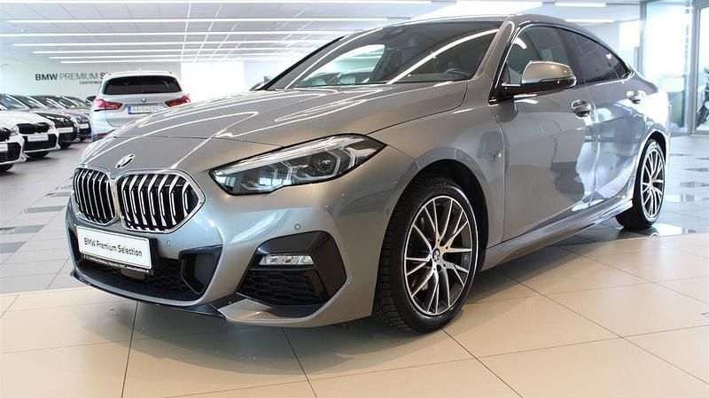 Grau Gebraucht 2022 BMW 218 Performance Limousine | 25.999 € (Fairer Preis) - Bild 1/3