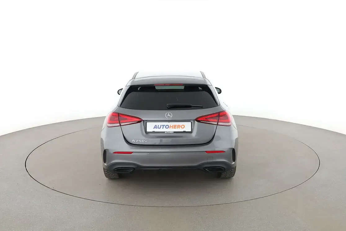 Gebraucht Mercedes A250 AMG line 102 PS (75 kW) 2020 Grau Limousine