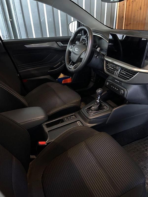 Gebraucht Ford Focus Style 125 PS (91 kW) 2022 Schwarz Kombi