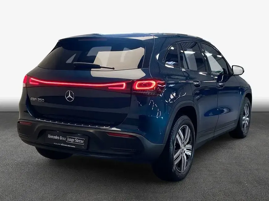 Gebraucht Mercedes EQA250 Electric Art 139 kW (190 PS) 2023 Blau SUV
