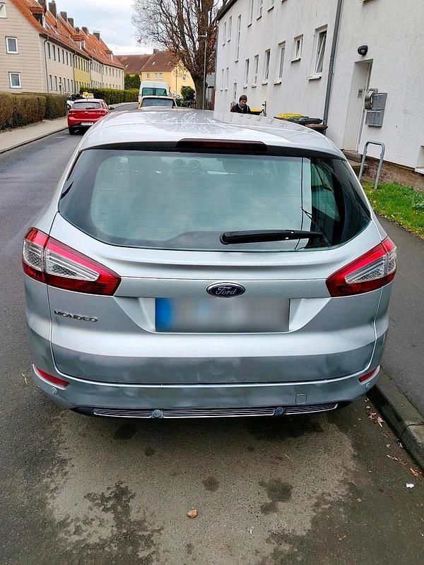 Gebraucht Ford Mondeo 140 PS (102 kW) 2012 Silber Kombi