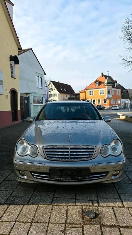 Grau Gebraucht 2005 Mercedes C320 Kombi | 3.000 € (Fairer Preis) - Bild 1/4