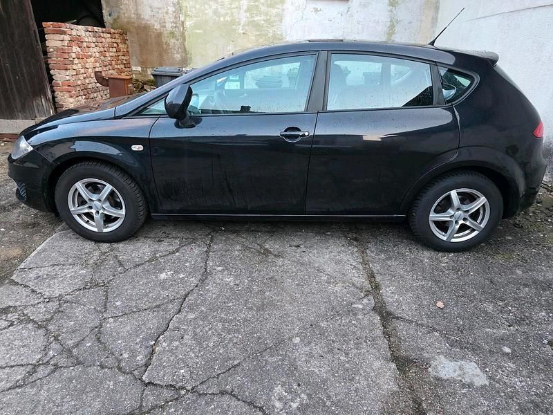 Usata Seat Leon 105 CV (77 kW) 2011 Utilitaria