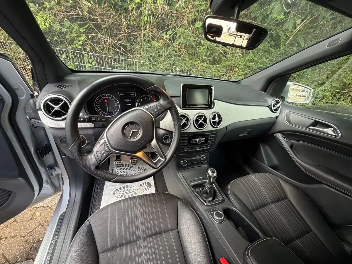 Gebraucht Mercedes B180 90 PS (66 kW) 2013 Silber Kleinwagen