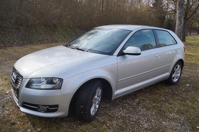 Gebraucht Audi A3 Attraction 105 PS (77 kW) 2012 Silber Kleinwagen