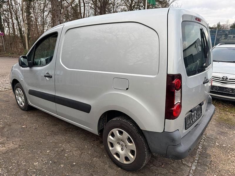 Gebraucht Peugeot Partner 90 PS (66 kW) 2015 Silber Van / Kleinbus