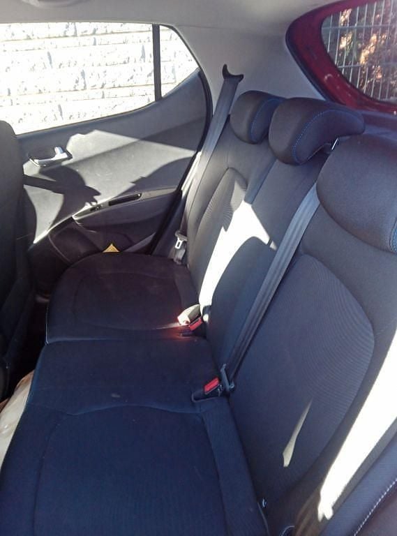 Gebraucht Hyundai i10 Style 67 PS (49 kW) 2015 Rot Kleinwagen