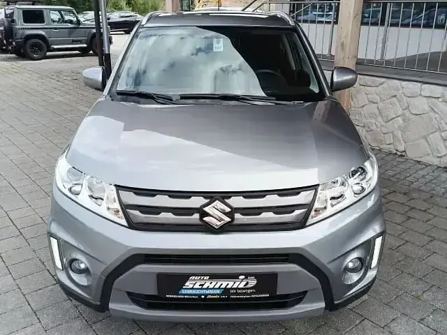 Gebraucht Suzuki Vitara Comfort 120 PS (88 kW) 2018 Galactic gray SUV