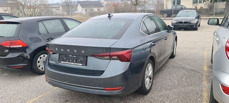 Grau Gebraucht 2020 Skoda Octavia Limousine | 23.790 € (Fairer Preis) - Bild 1/4