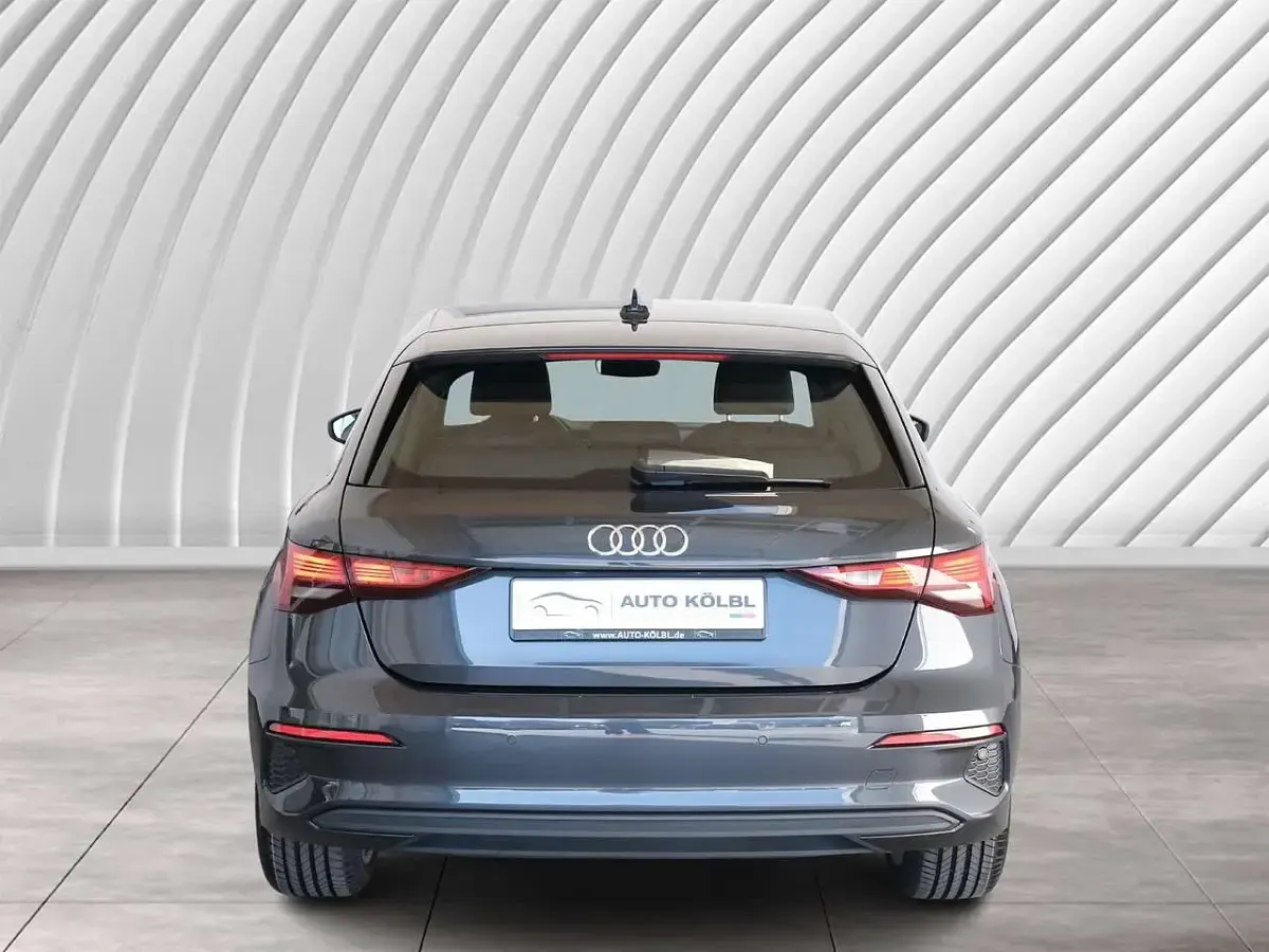 Gebraucht Audi A3 150 PS (110 kW) 2023 Manhattangrau metallic Limousine