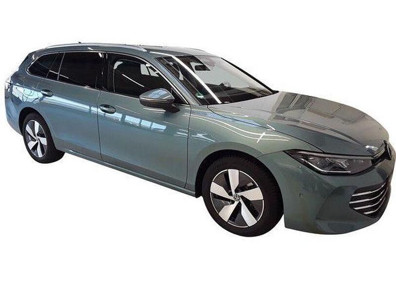 Gebraucht VW Passat 150 PS (110 kW) 2025 Maripositgrün metallic Kombi
