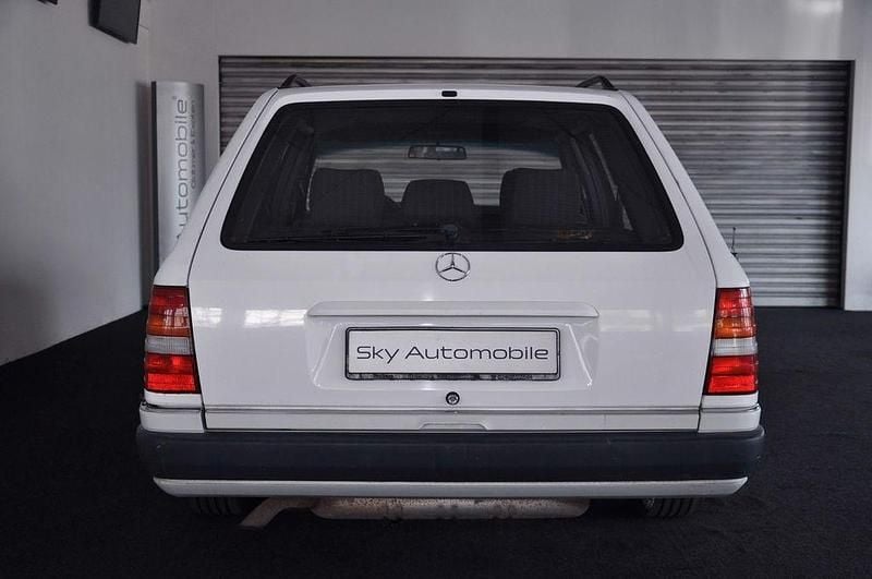 Gebraucht Mercedes E230 132 PS (97 kW) 1991 Artikweiß Kombi