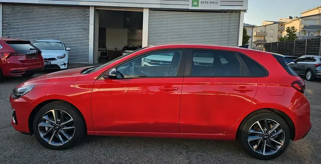 Gebraucht Hyundai i30 Advantage 101 PS (74 kW) 2024 Rot Limousine