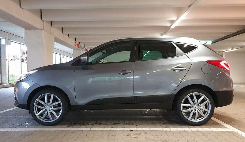 Grau Gebraucht 2014 Hyundai ix35 Trend SUV | 9.500 € (Guter Preis) - Bild 1/4