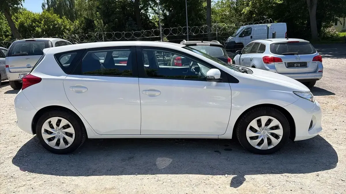 Gebraucht Toyota Auris 90 PS (66 kW) 2013 Weiß Limousine